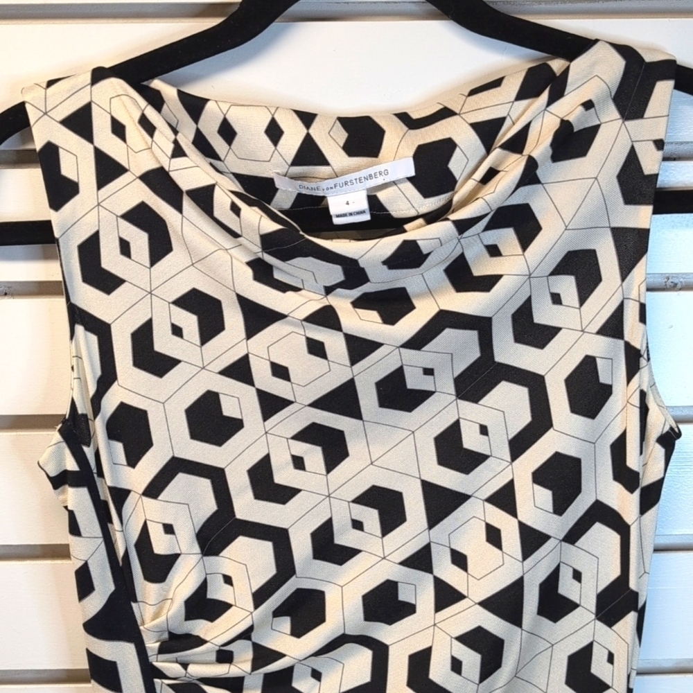 Diane Von Furstenberg Glass Mary Hex Maze Dress 100% Silk Size 4 - Picture 3 of 10